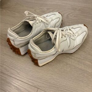 New Balance 327 White Athletic Sneakers with Gum Soles